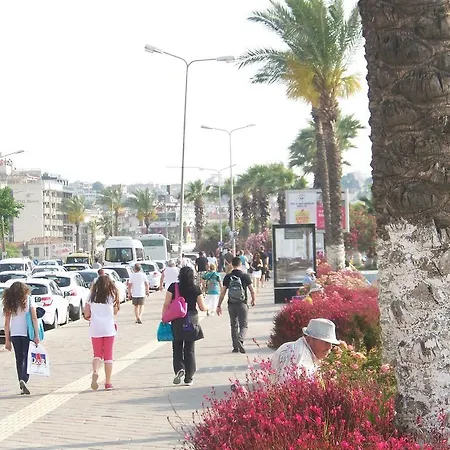 Kusadasi Guest House 2* קוסדסי